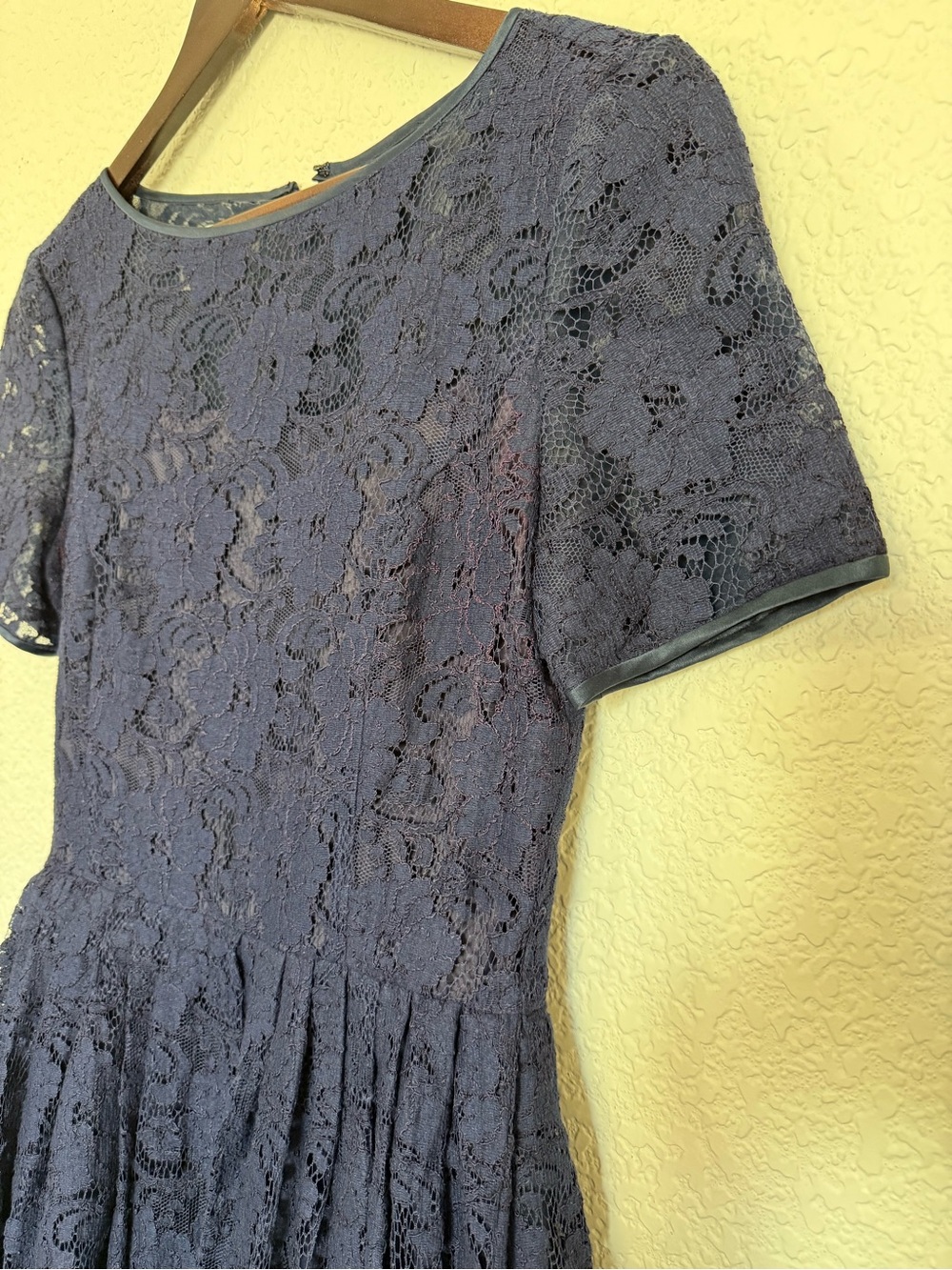 Vintage Nipon Boutique  Lace Fit & Flare Dress | Navy Blue | Romantic | Size 4‎ - Picture 3 of 13
